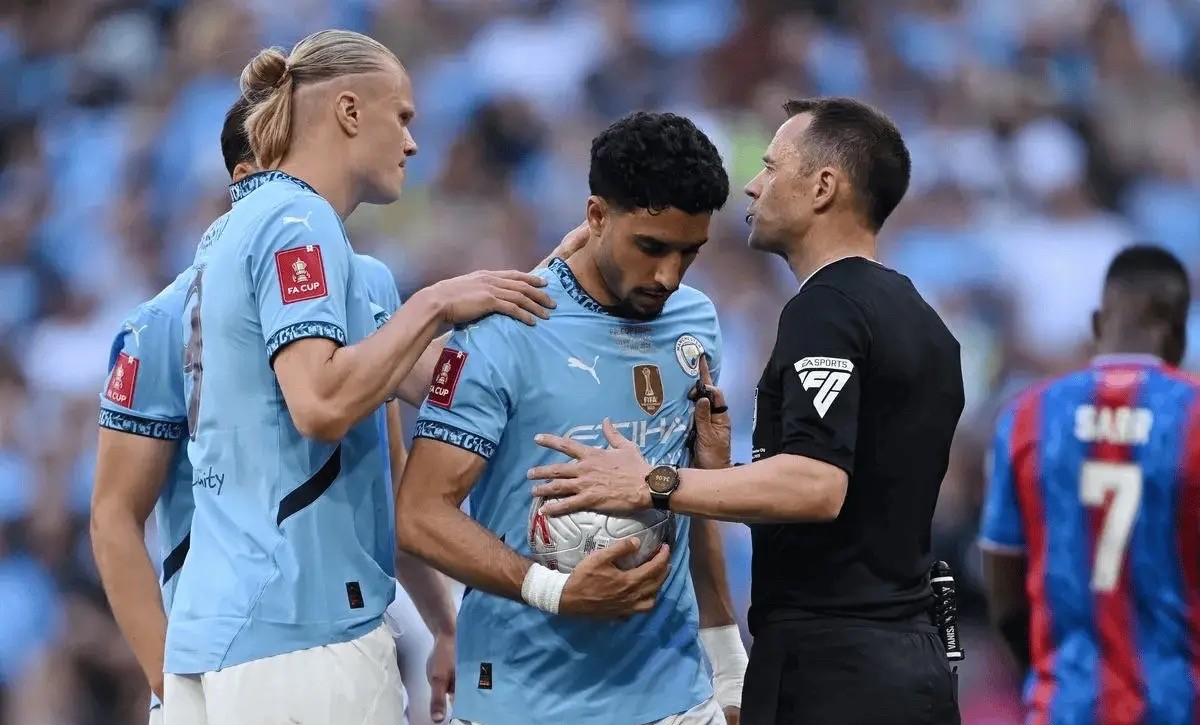 PG网站 -意甲窗口期再迎强敌,费耶诺德单刀错失,主帅态度:压力陡增,更衣室氛围转暖(费耶诺德vs国际米兰)