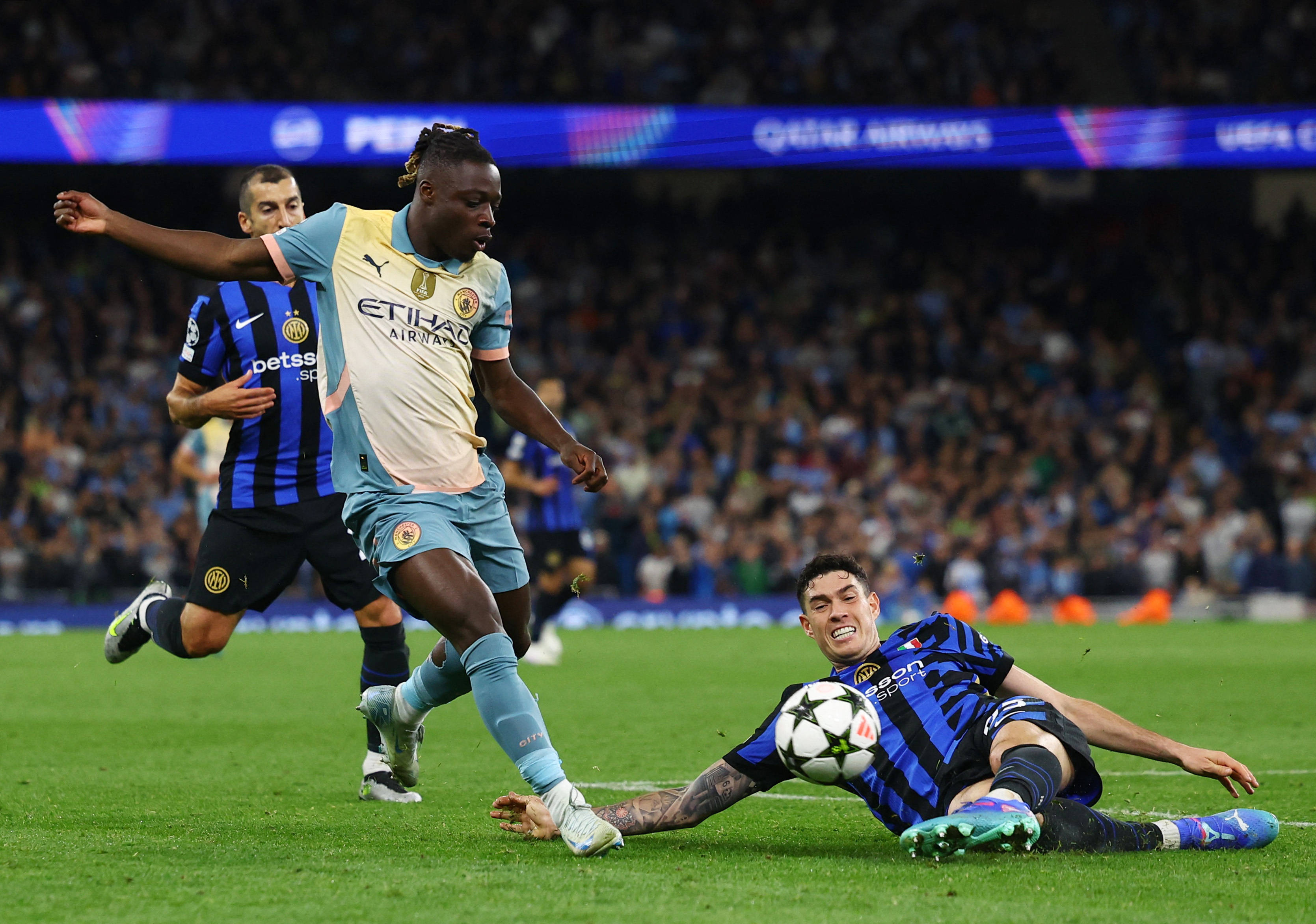 PG网站 -意甲窗口期再迎强敌,费耶诺德单刀错失,主帅态度:压力陡增,更衣室氛围转暖(费耶诺德vs国际米兰)