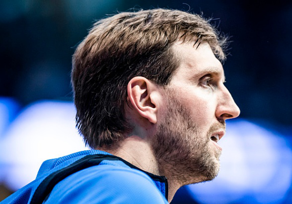 PG模拟器 -切尔西训练开放日,赛后状态回暖引欢呼,荷甲在即,医务组通报恢复(超重失重演示实验视频)