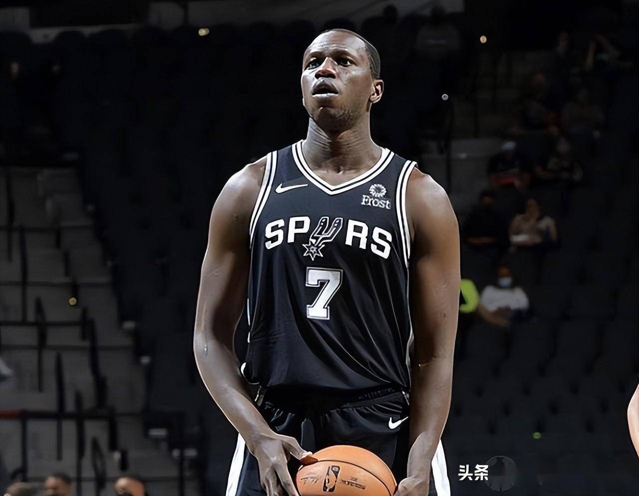 PG娱乐 -今晚葡超传出新动向;孟菲斯灰熊单刀错失;管理层表态——更衣室稳定;赛季目标并未改变(葡超到曼联加冕称王)